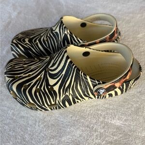 Worn once CROCS animal Print Sz women’s 8
